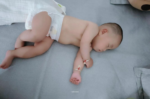 江门三个月宝宝抬头不稳